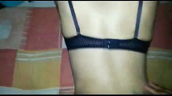 Transex de quatro levando vara em vídeo amador